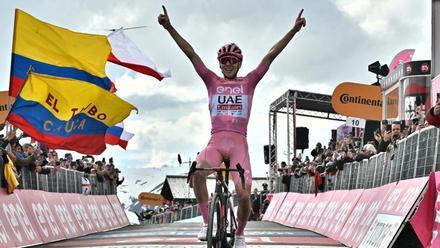 Pogacar celebra una victoria en el Giro