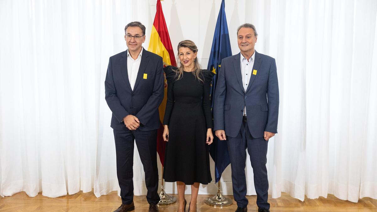 Daniel Ruiz, Yolanda Díaz y Jesús Alonso, tras la reunión.