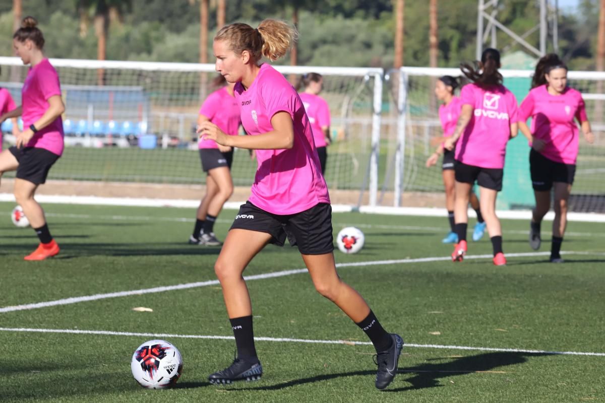 El Córdoba CF Femenino de Ariel Montenegro comienza a rodar