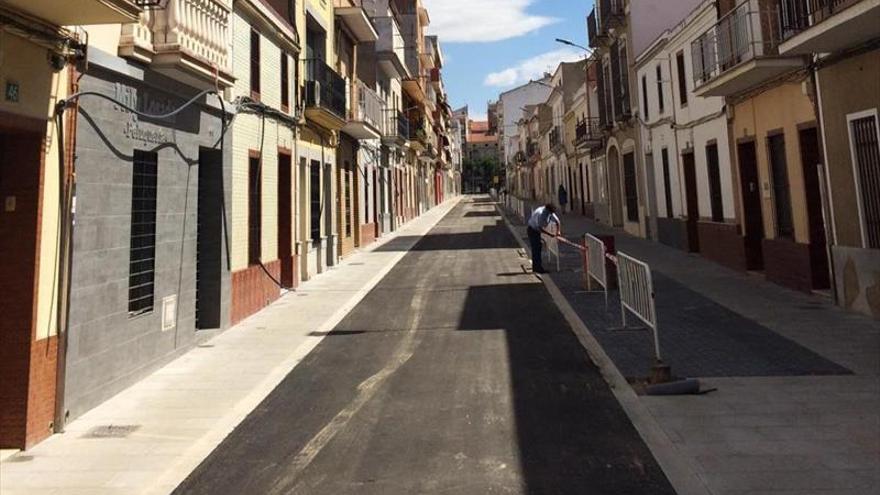 La calle Italia se abre al tráfico rodado tras varios meses de obras