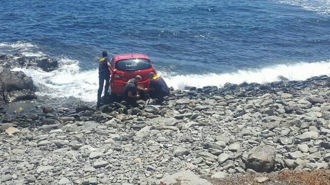 Cae un coche al agua en el barrio de San Cristóbal