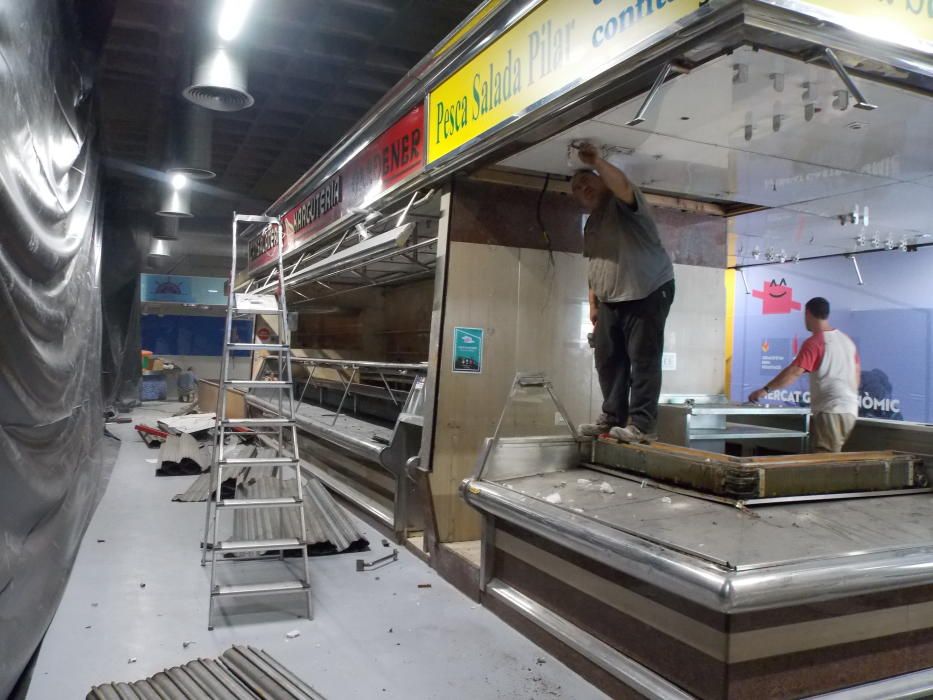 Les obres al mercat del Puigmercadal, des de dins