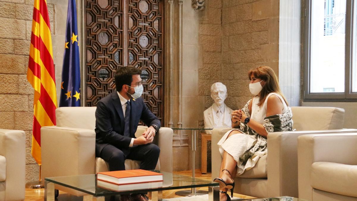 Una trobada entre el president del Govern, Pere Aragonès, i la presidenta del Parlament, Laura Borràs, al Palau de la Generalitat.