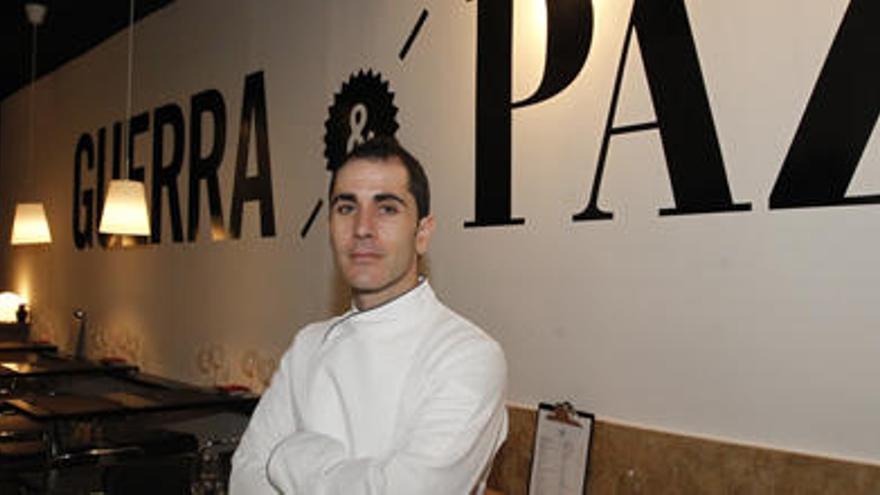 Javier Tornel, propietario y cocinero del nuevo restaurante en Murcia Guerra y Paz.