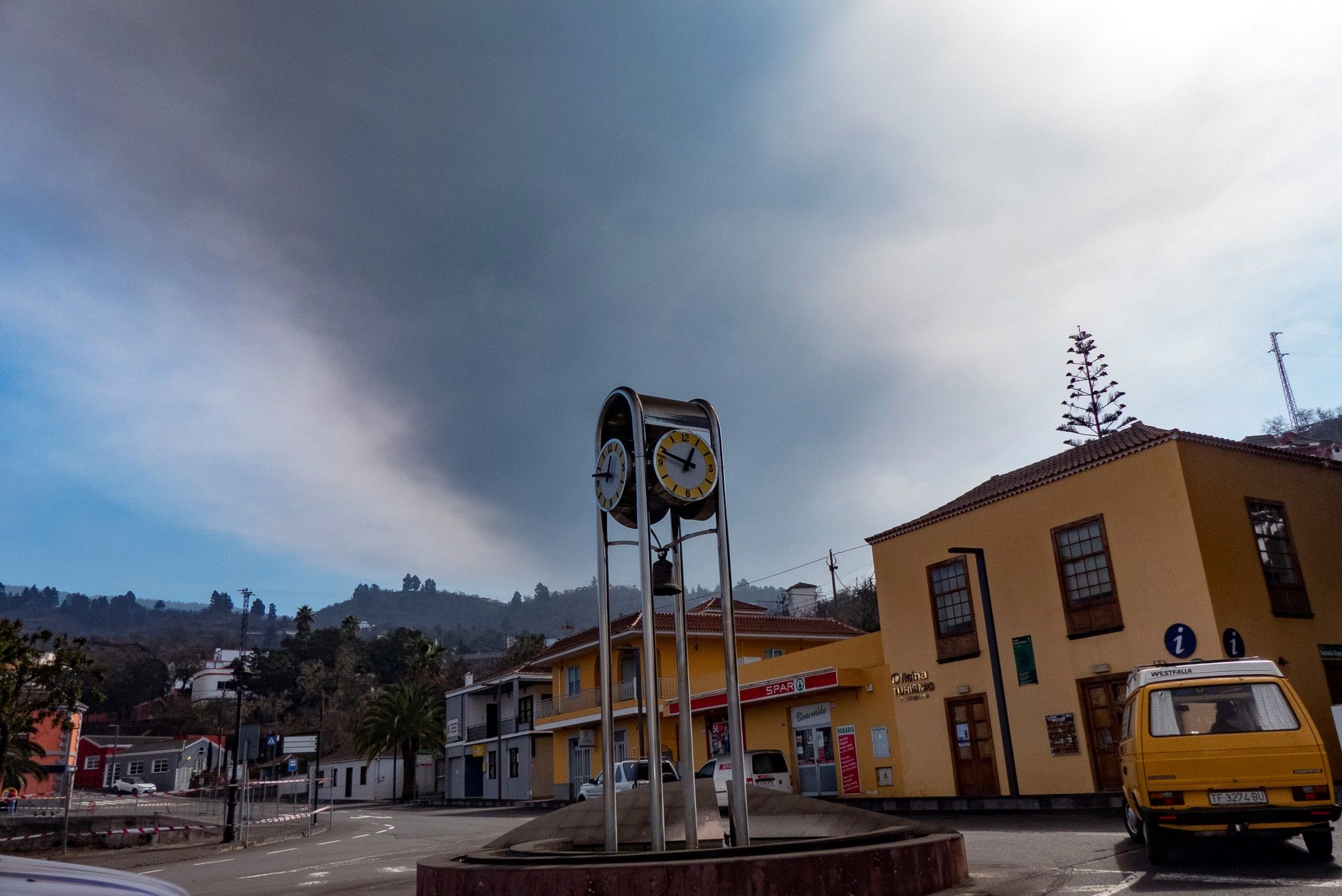 La ceniza cubre La Palma