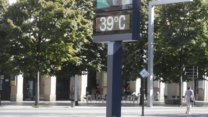 El verano irrumpe en Zaragoza: termómetros que rozan los 40 grados y noches tropicales
