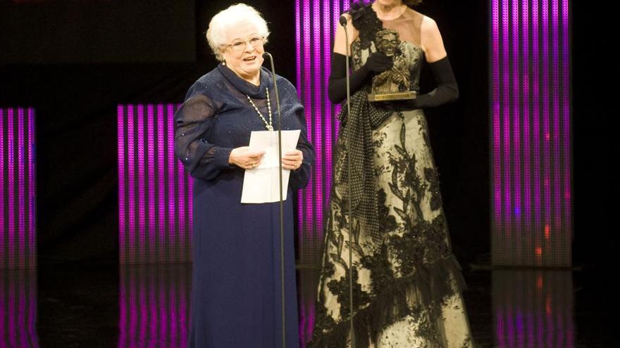 Fely Martínez co premio de honra nos Mestre Mateo. // J. Roller