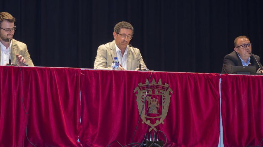 El alcalde Alfonso Lacasa presidiendo el acto