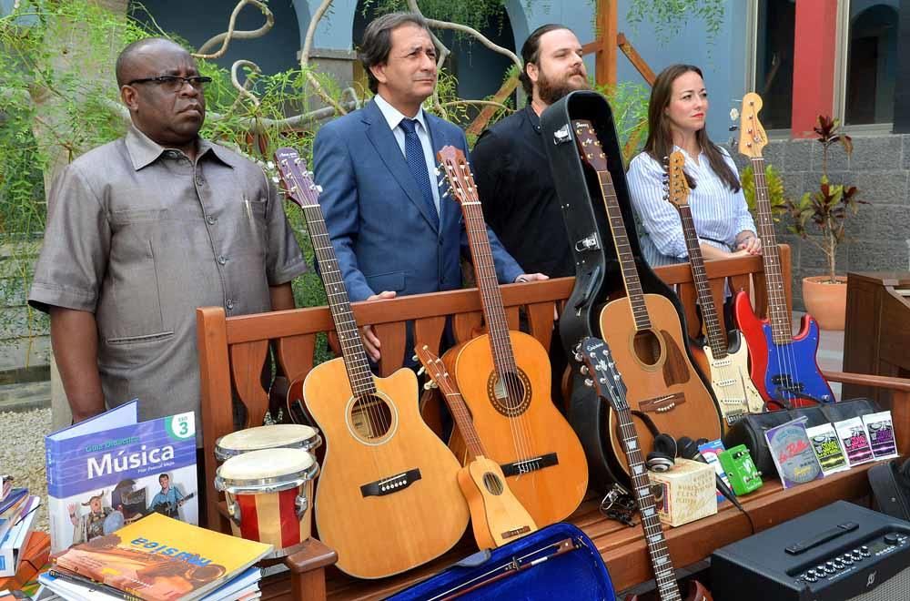 Casa Africa entrega los instrumentos recogidos