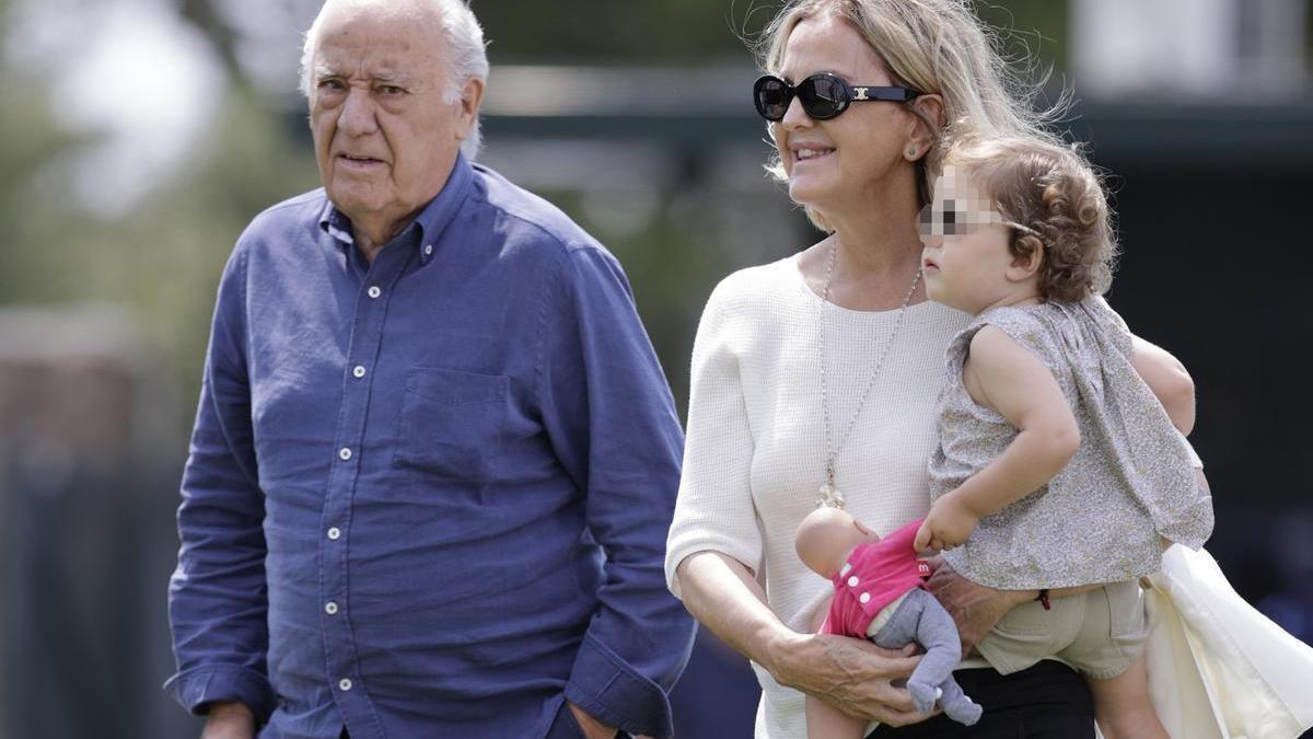 Amancio Ortega junto a su mujer, Flora Pérez Marcote.