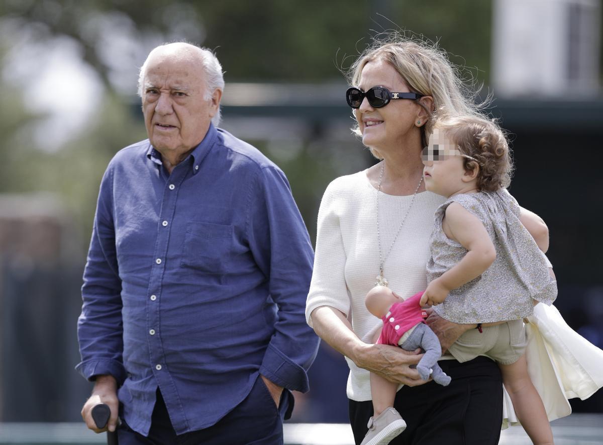 Amancio Ortega junto a su mujer, Flora Pérez Marcote.