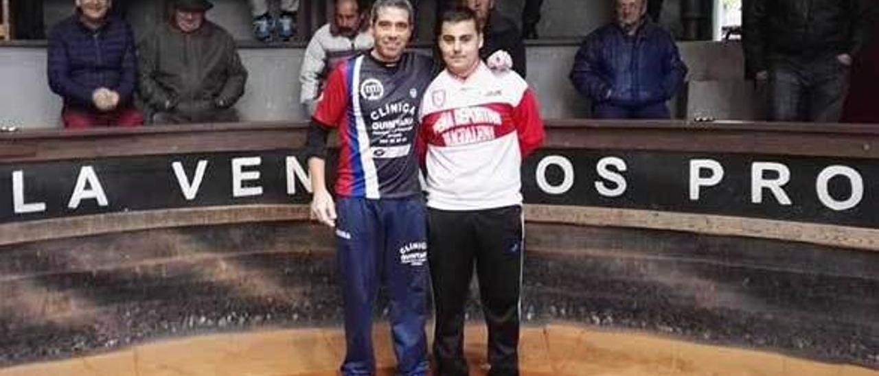 Javier Pruneda (izquierda) y Sergio Hevia, antes de su partida en La Venta.