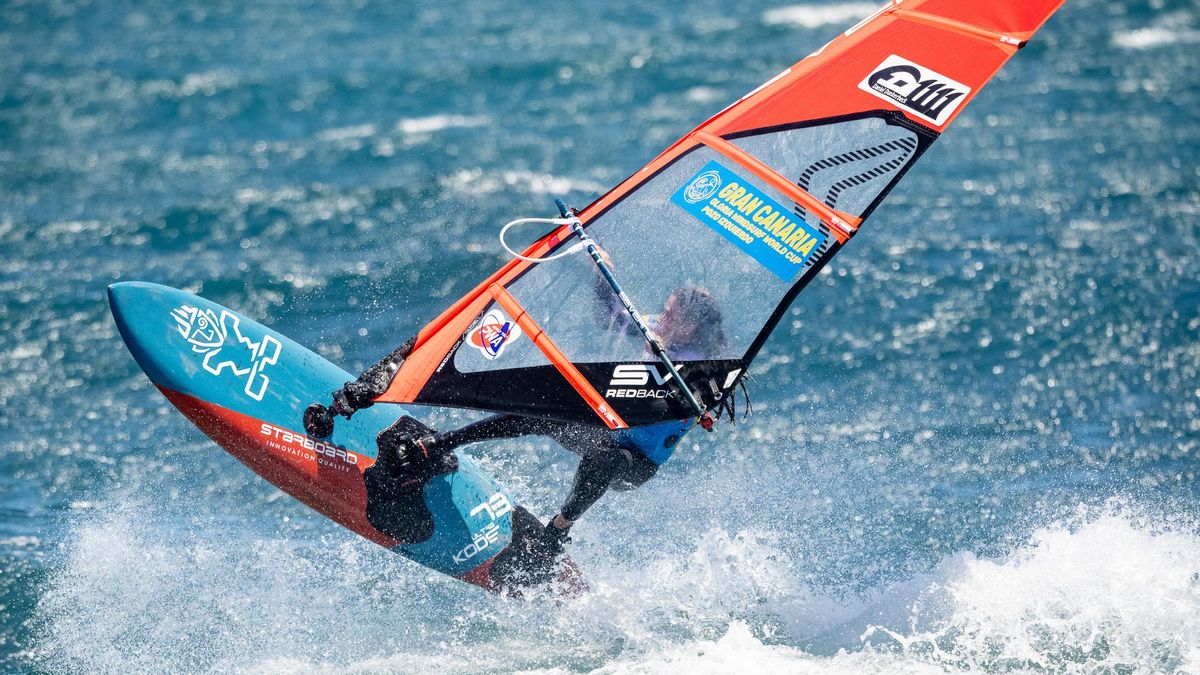 Cuarta jornada en el mundial de windsurf en Pozo Izquierdo. En la imagen, Daniel Dunkerbeck