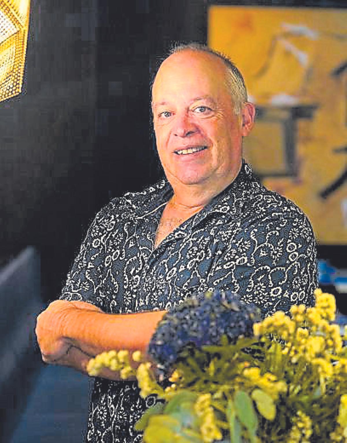 L'escriptor Eusebi Ayensa durant la roda de premsa dels guanyadors dels premis Aurora Bertrana.