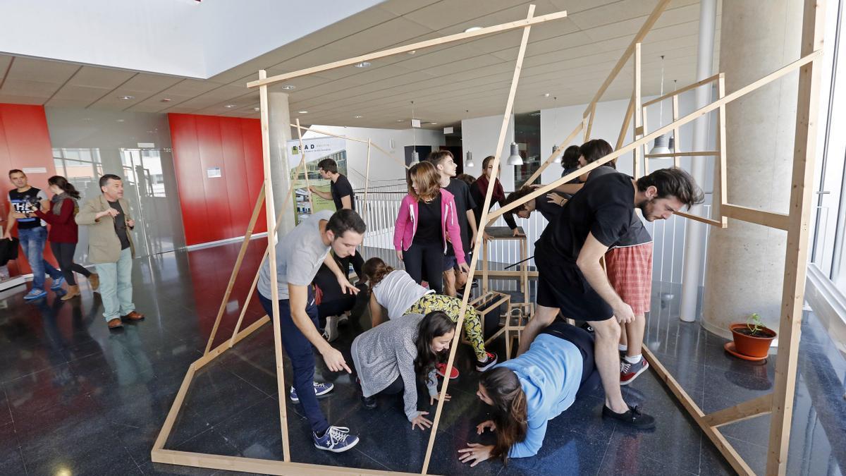 Estudiantes en la Escuela de Arte Dramático de Galicia (ESAD), en Navia.