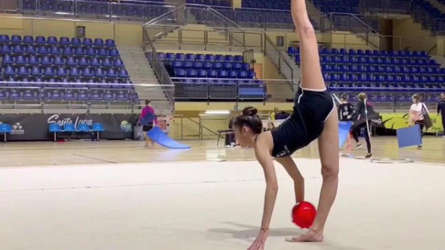 Entrenamiento de la gimnasta canaria Marta Bosch