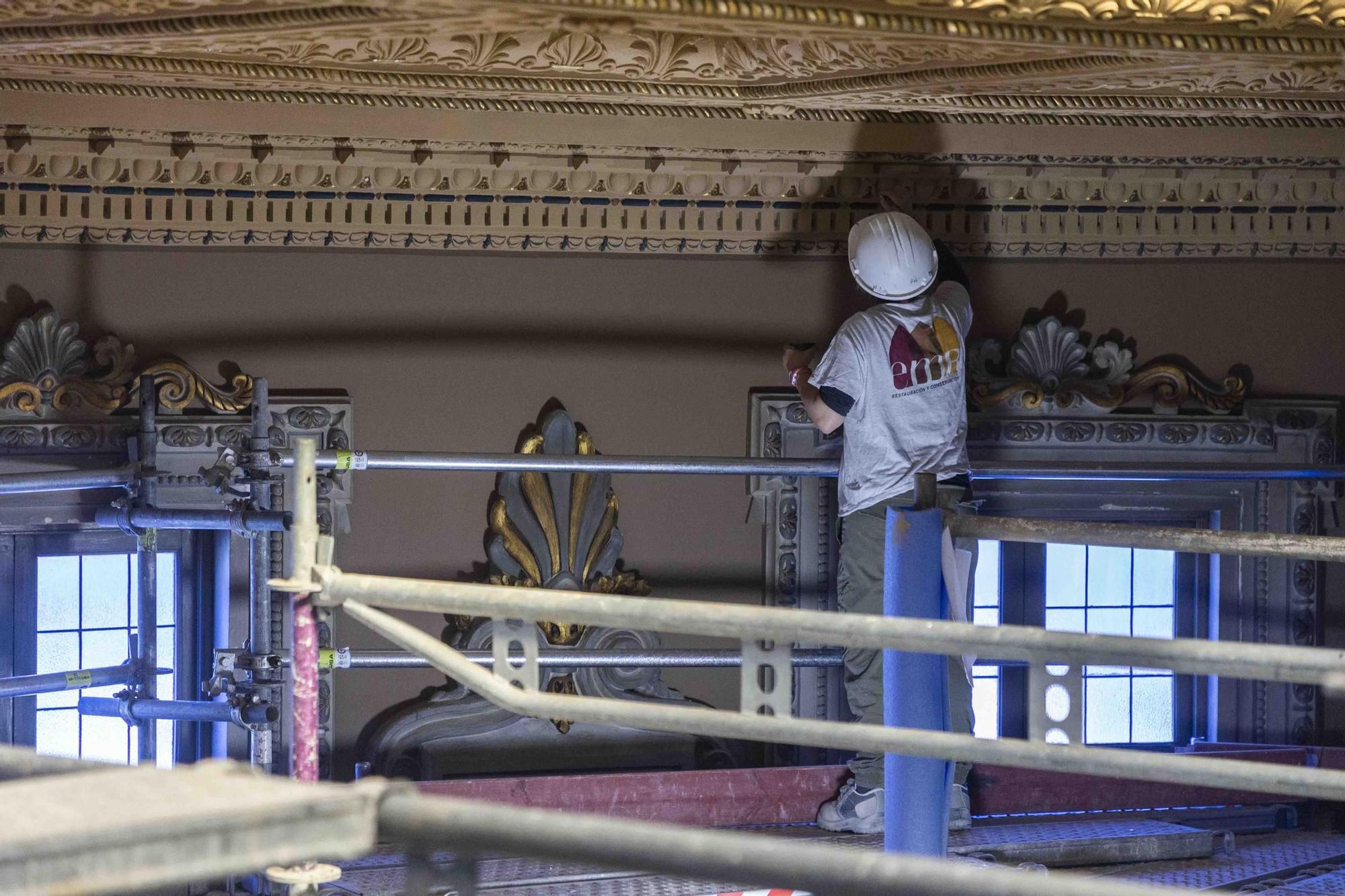 La Alcaldesa visita las obras del hemiciclo del Ayuntamiento