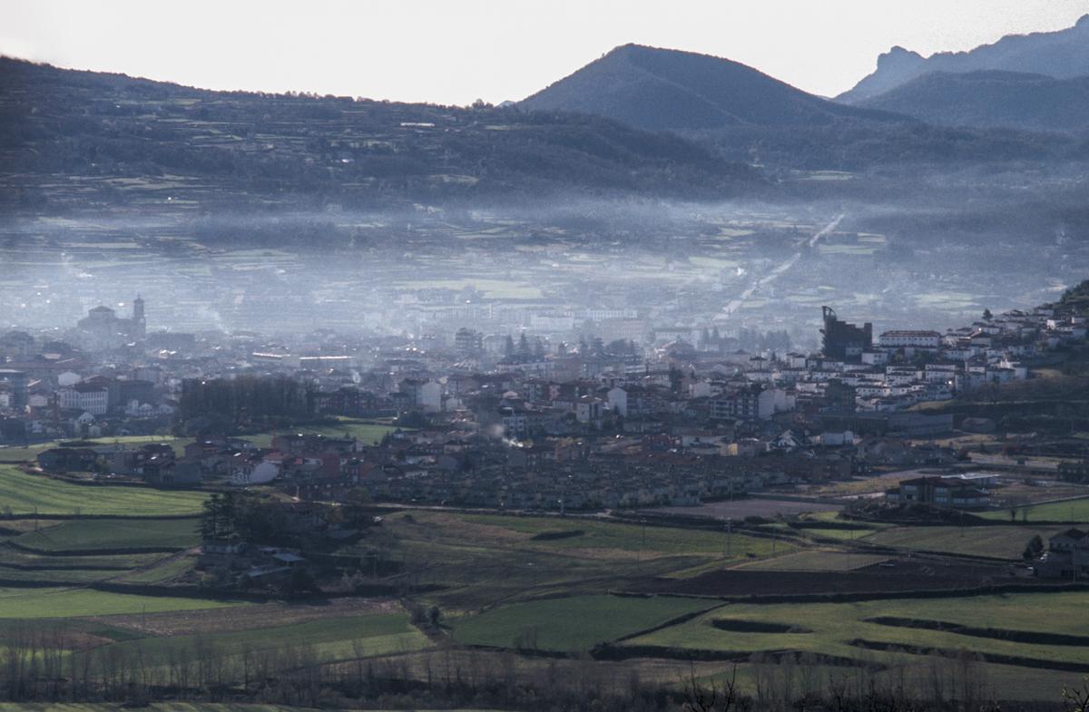 Vista general d’Olot, en una de les imatges que s’han incorporat al fons.