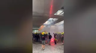 Los bomberos protestan contra Mompó en pleno conflicto laboral: "No habéis aprendido nada"