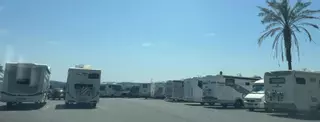 Vecinos y hosteleros avivan la polémica de las autocaravanas