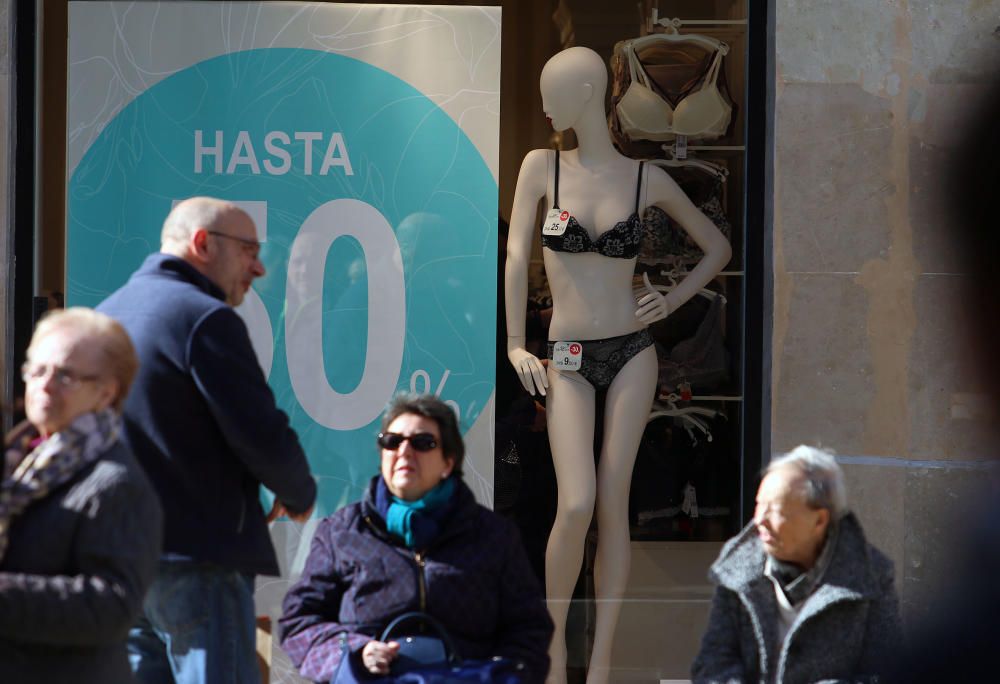 Primer día de las rebajas de enero en Málaga