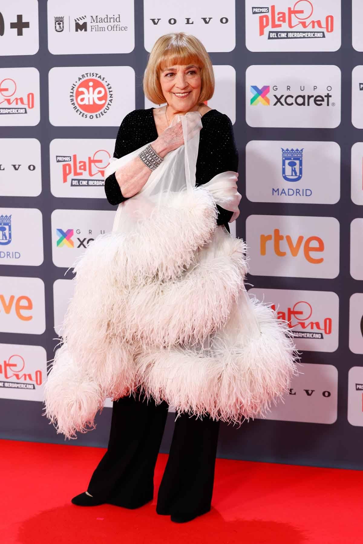 Carmen Maura y su kimono de plumas