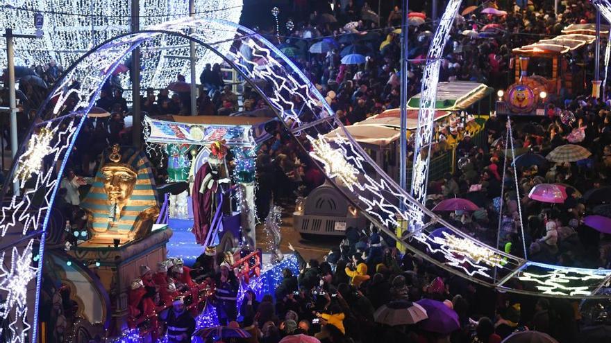 Cabalgata de Reyes en A Coruña en 2018, a su paso por la Marina.