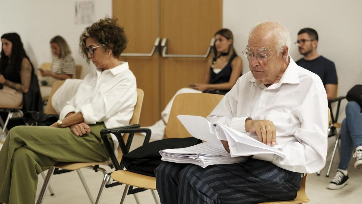María Isabel Déniz y Felipe Fernández Camero, durante una de las sesiones del juicio del caso Jable