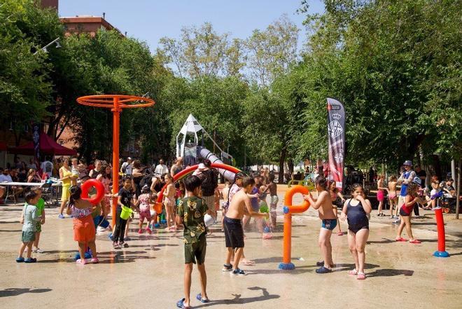 Barcelona ya ha puesto en funcionamiento los 18 juegos de agua de la ciudad, la mitad nuevos