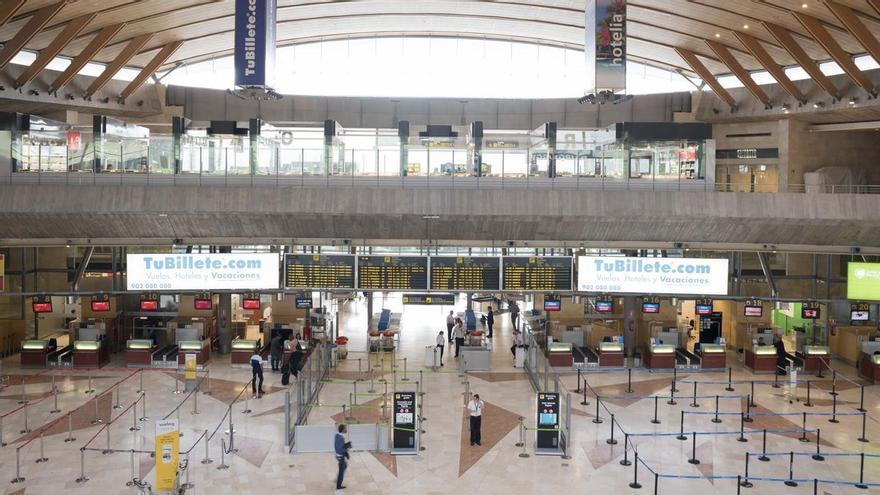 Detenido por una amenaza falsa de bomba en el aeropuerto de Los Rodeos