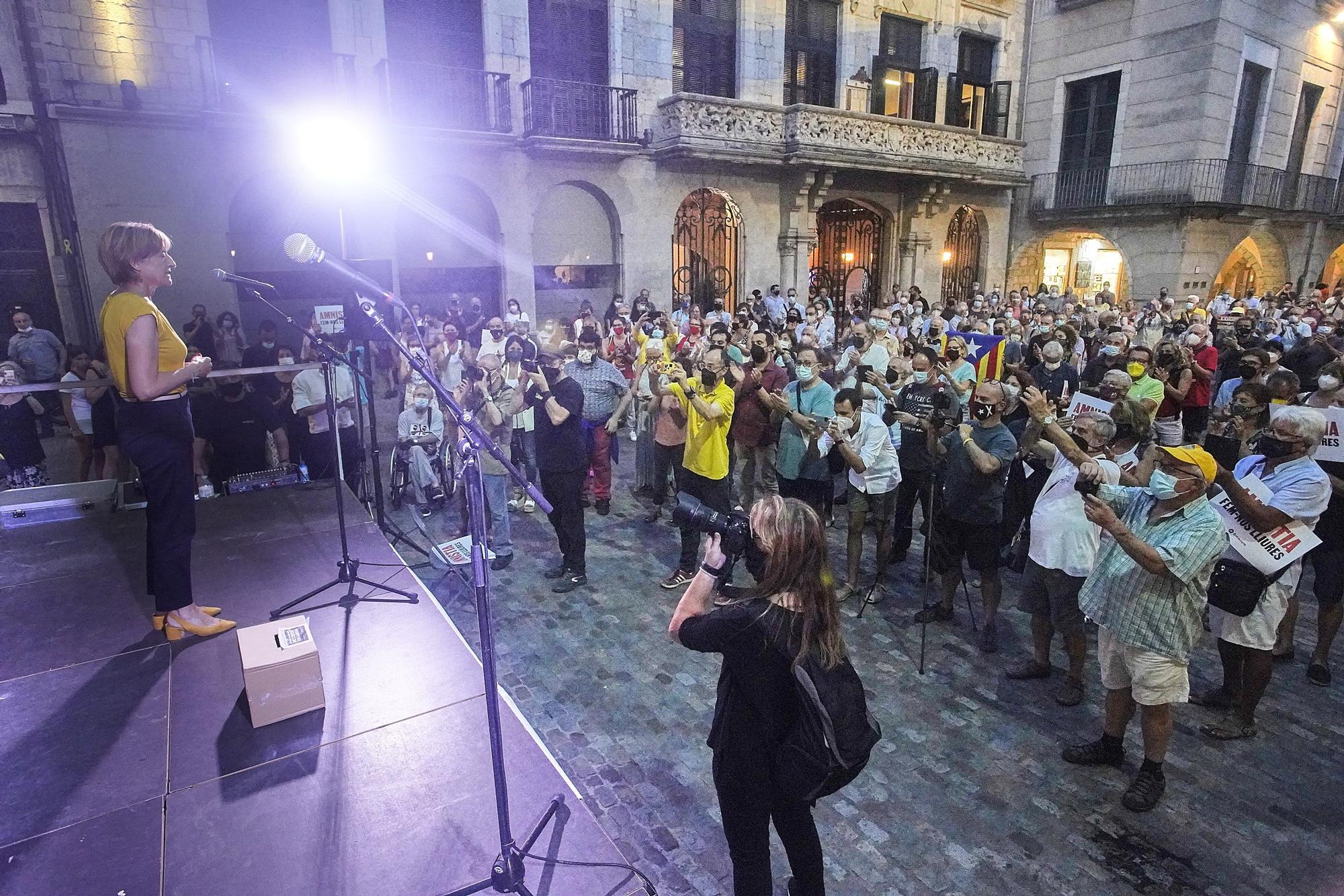 Carme Forcadell, a la plaça del Vi