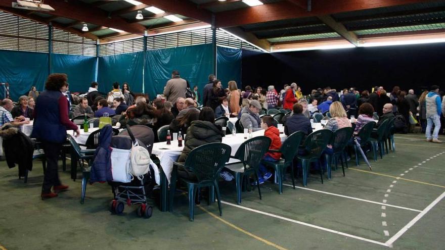 Asistentes al convite de ayer, en El Valle.