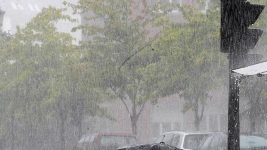 Una tormenta con más de 200 rayos causa inundaciones y varios accidentes