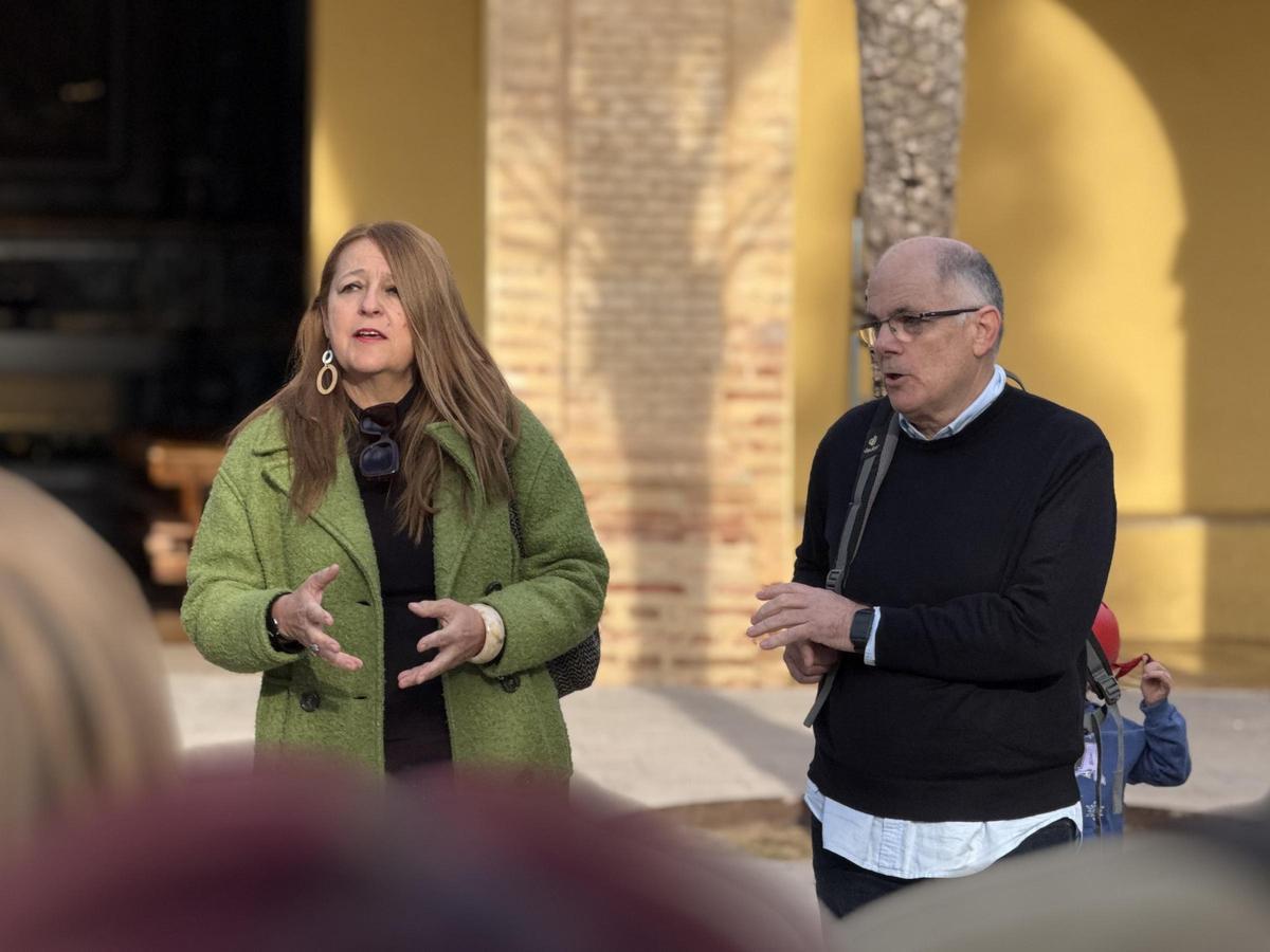 La concejala de Patrimonio, Anna Gascó y el arqueólogo municipal, Josep Burriel.