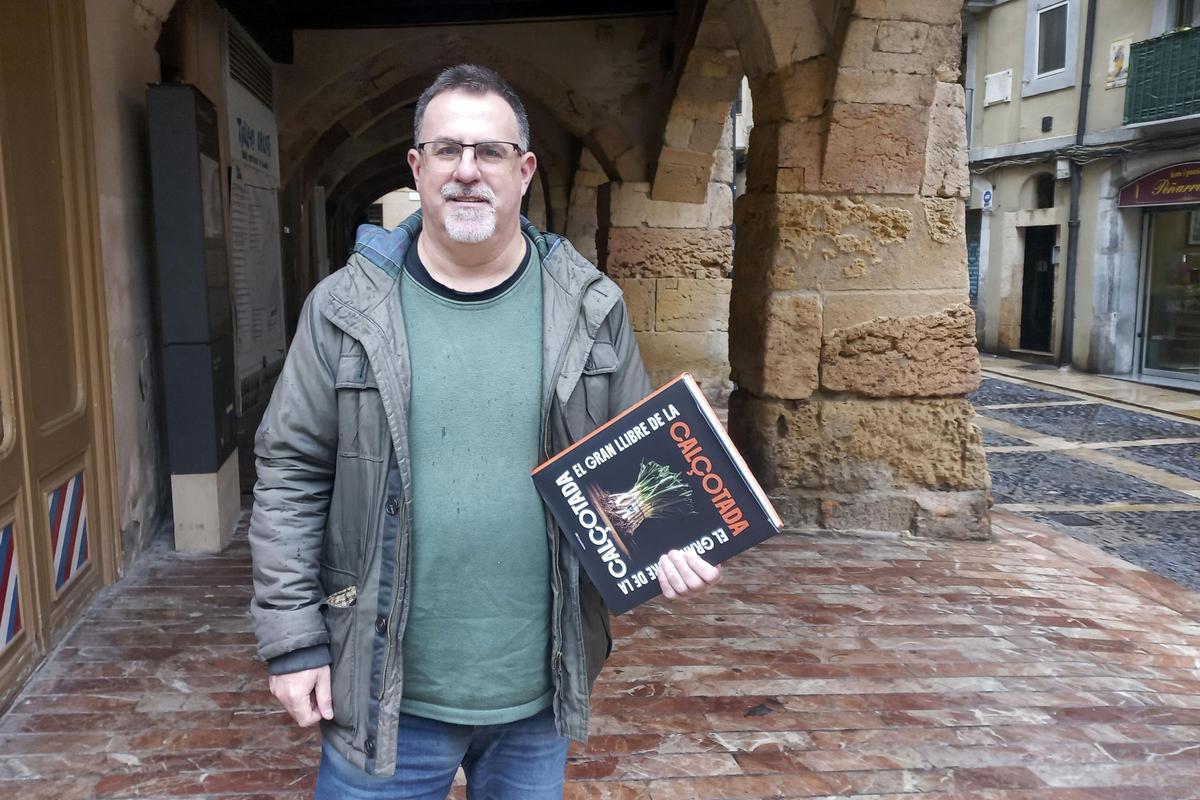 El antropólogo Guillermo Soler, coordinador de 'El gran llibre de la calçotada'.