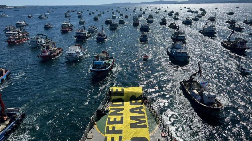 La flota se moviliza contra Altri en medio de un mar picado