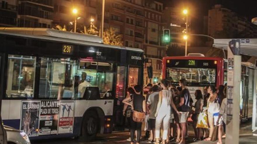 La huelga del Tramnochador empujó a numerosos jóvenes al bus, que entró en huelga después.