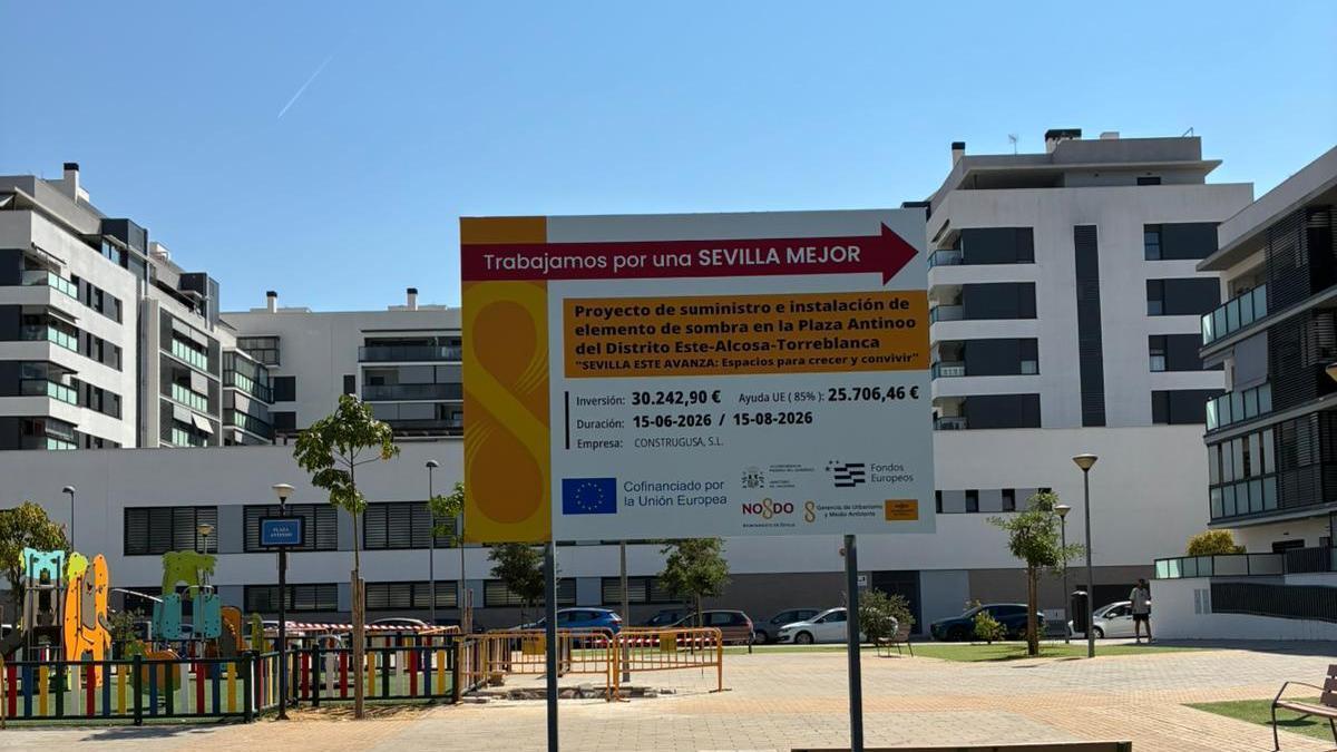 Arranca la instalación de toldos en la Plaza Antinoo de Sevilla Este