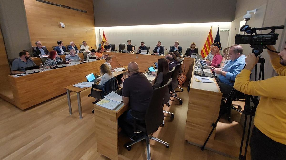 Imagen de archivo de un Pleno del Ayuntamiento del Prat de Llobregat.
