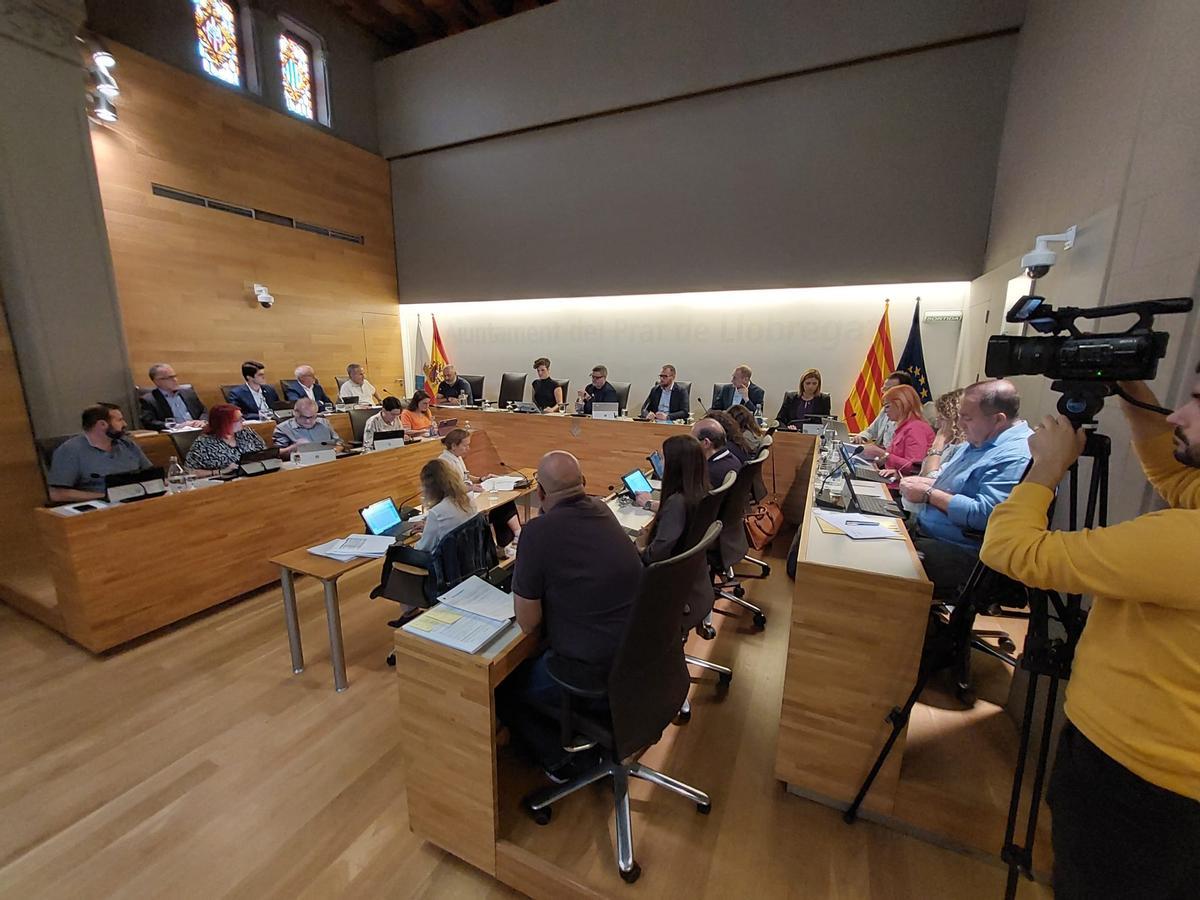 Imagen de archivo de un Pleno del Ayuntamiento del Prat de Llobregat.
