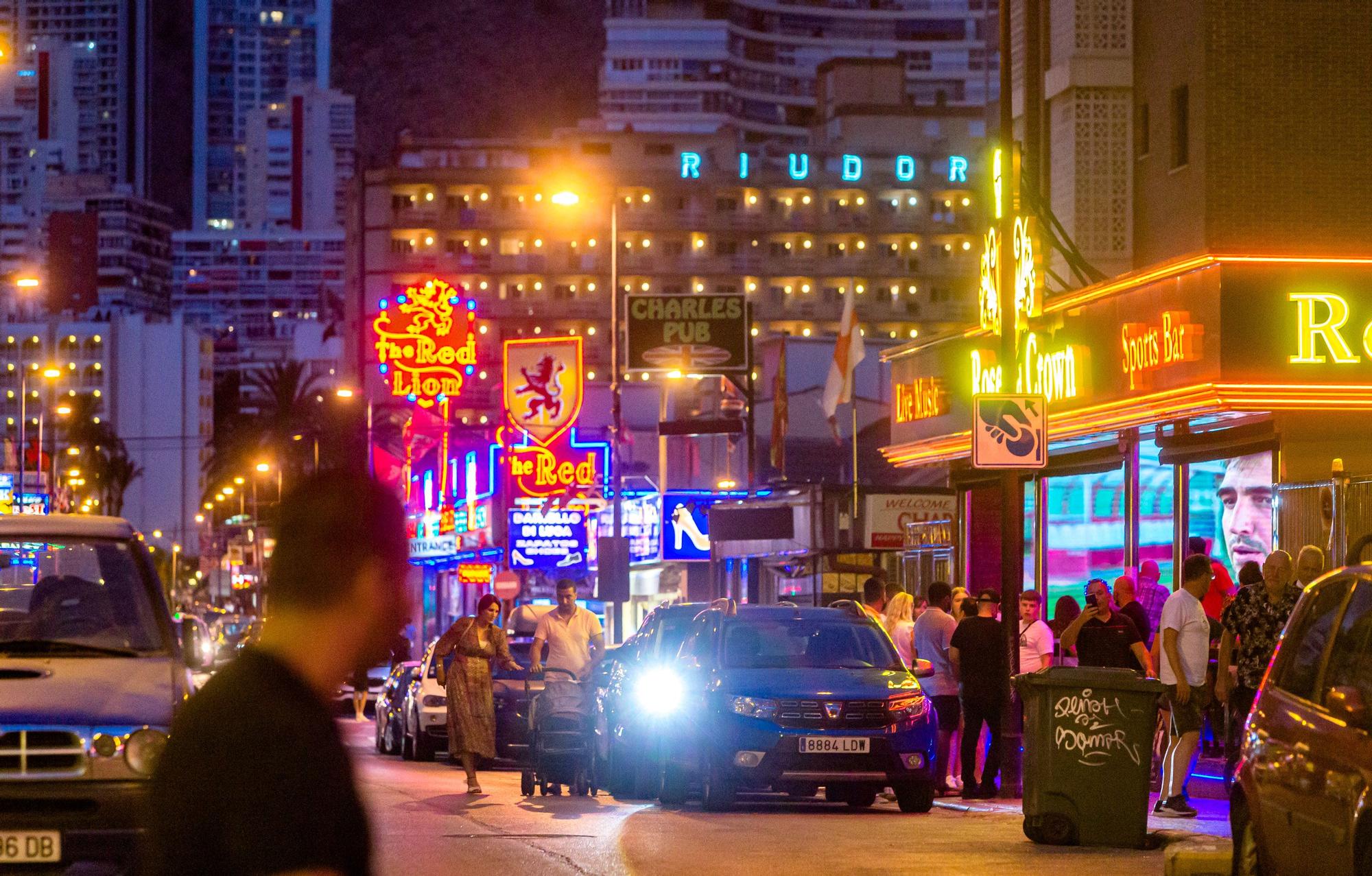 La zona británica de Benidorm retoma el pulso: este es el aspecto que presentan sus calles