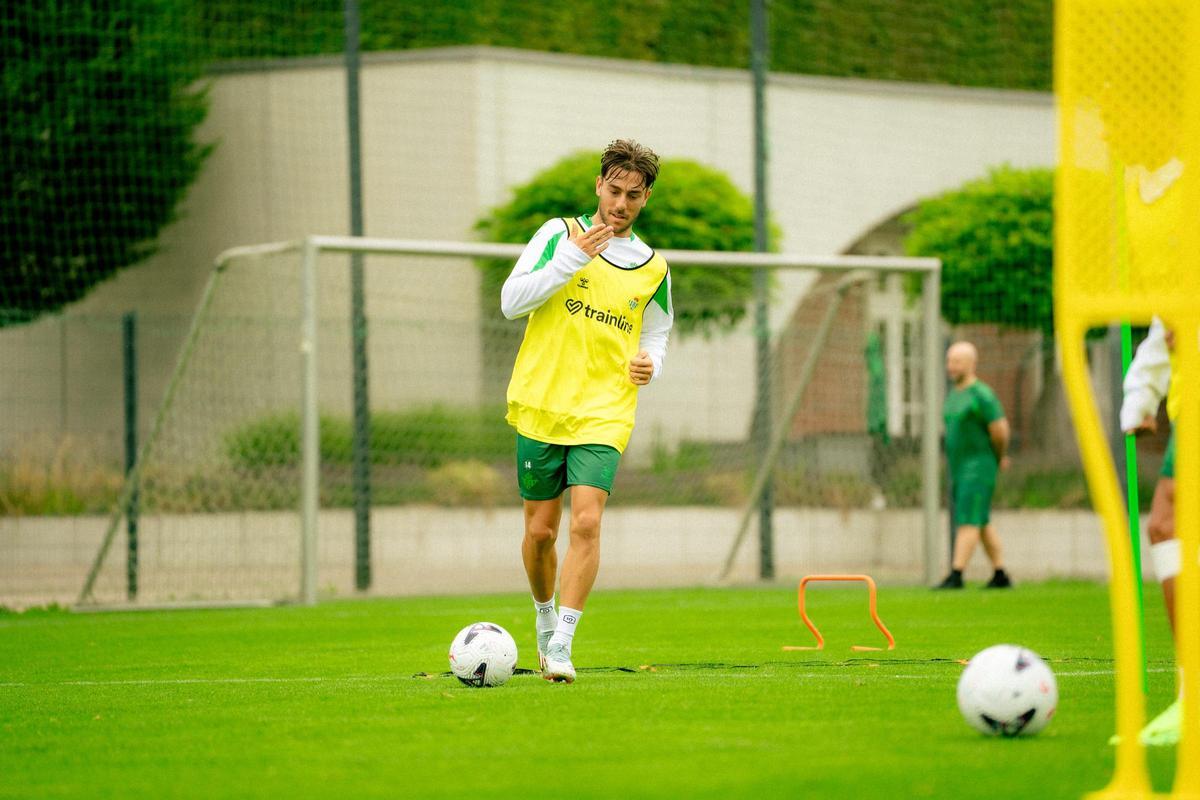 Iker Losada, durante el primer día de pretemporada del Betis en Alemania