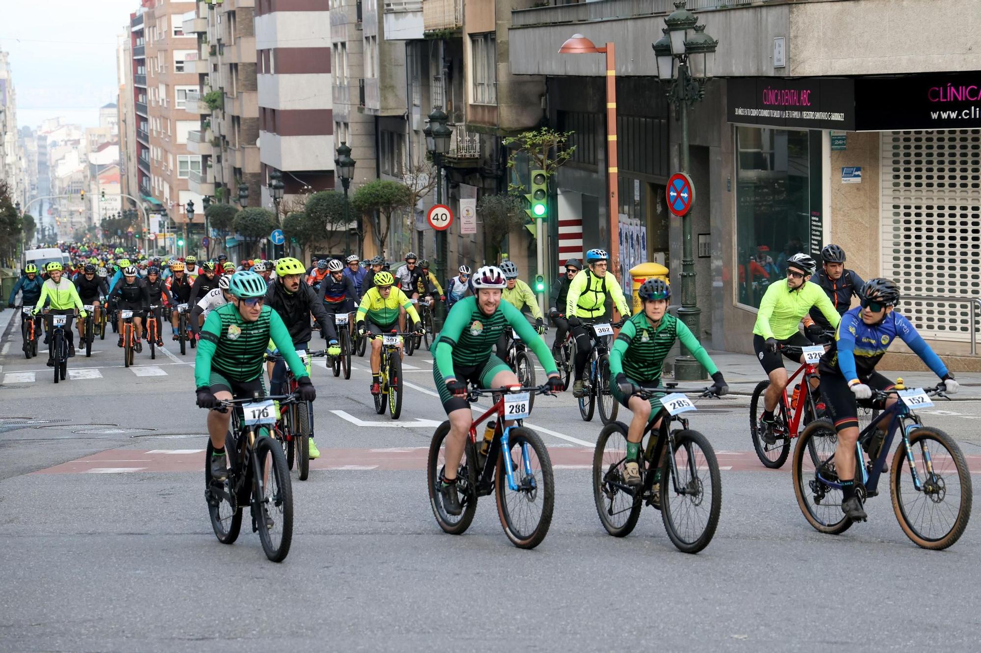 Más de 800 participantes dan la pedalada en Vigo