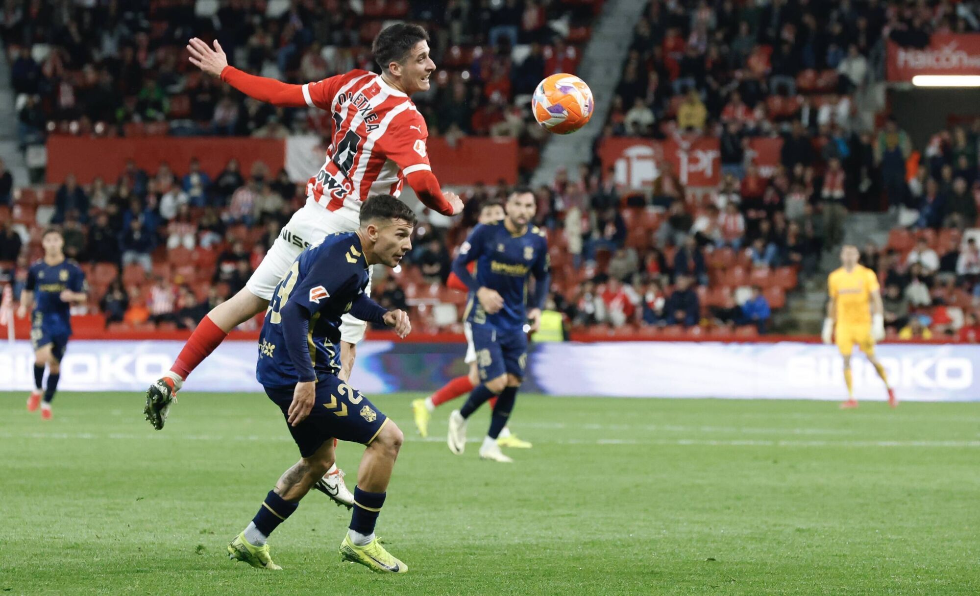 EN IMÁGENES: El Sporting - Tenerife disputado en El Molinón