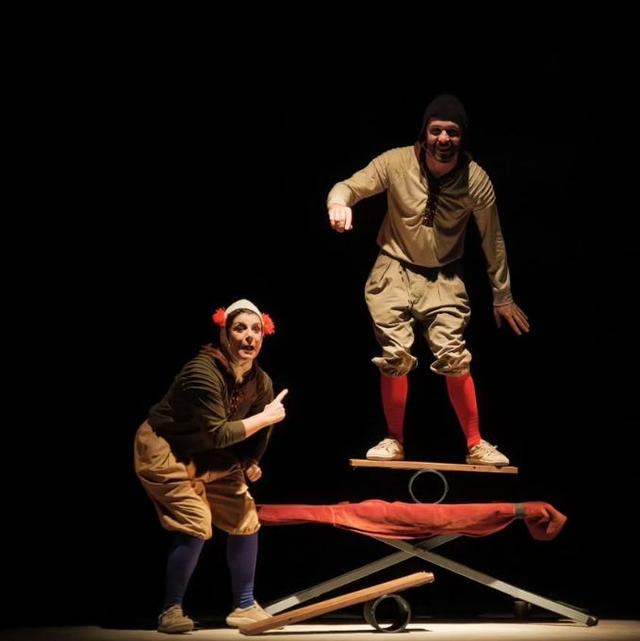 Un momento da representación de «La loca historia del Siglo de Oro», no Auditorio de Cangas.