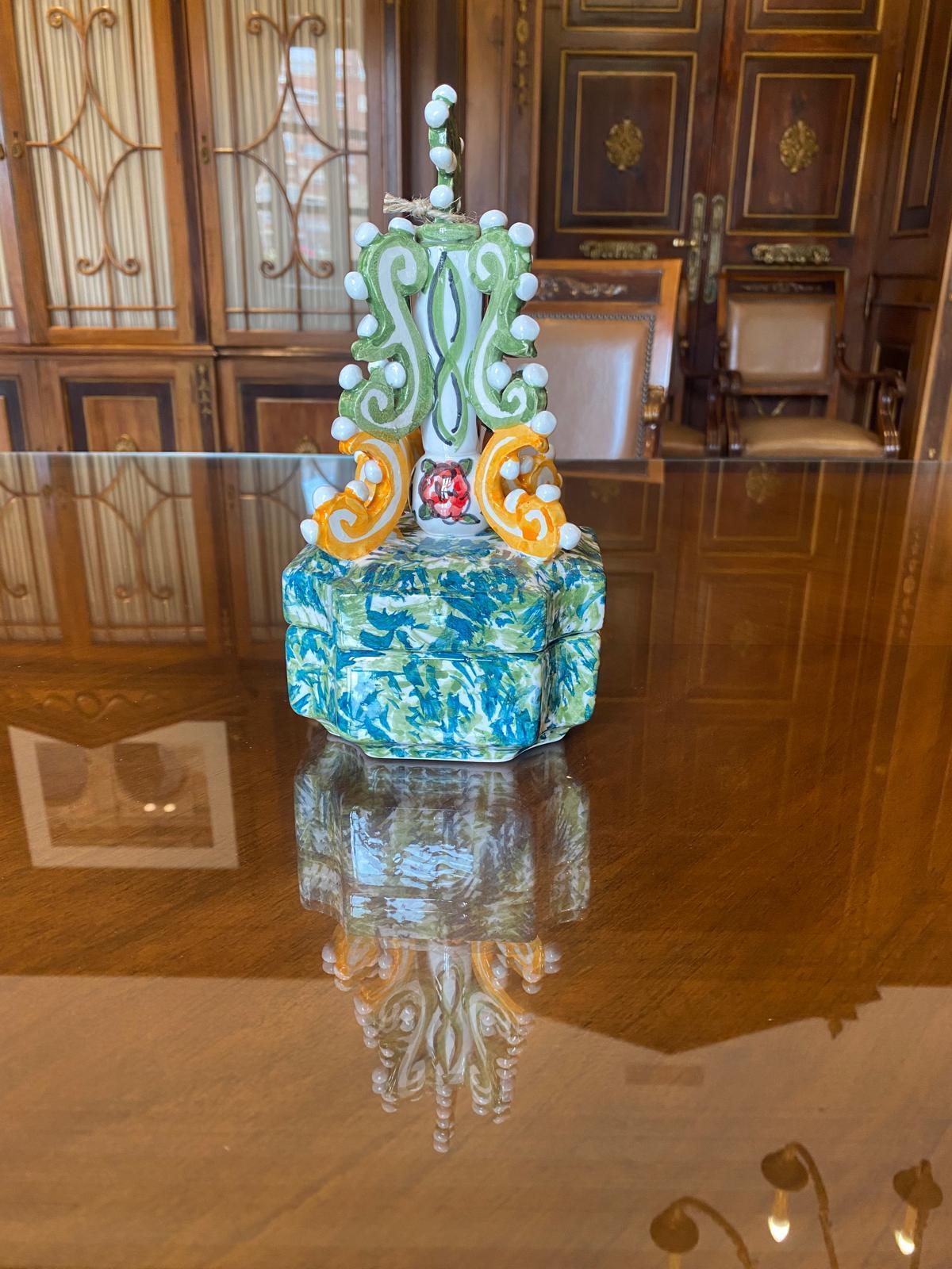 Detalle de la gaiata de cerámica.