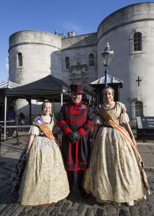 Otra foto indispensable: con un Beefeater.