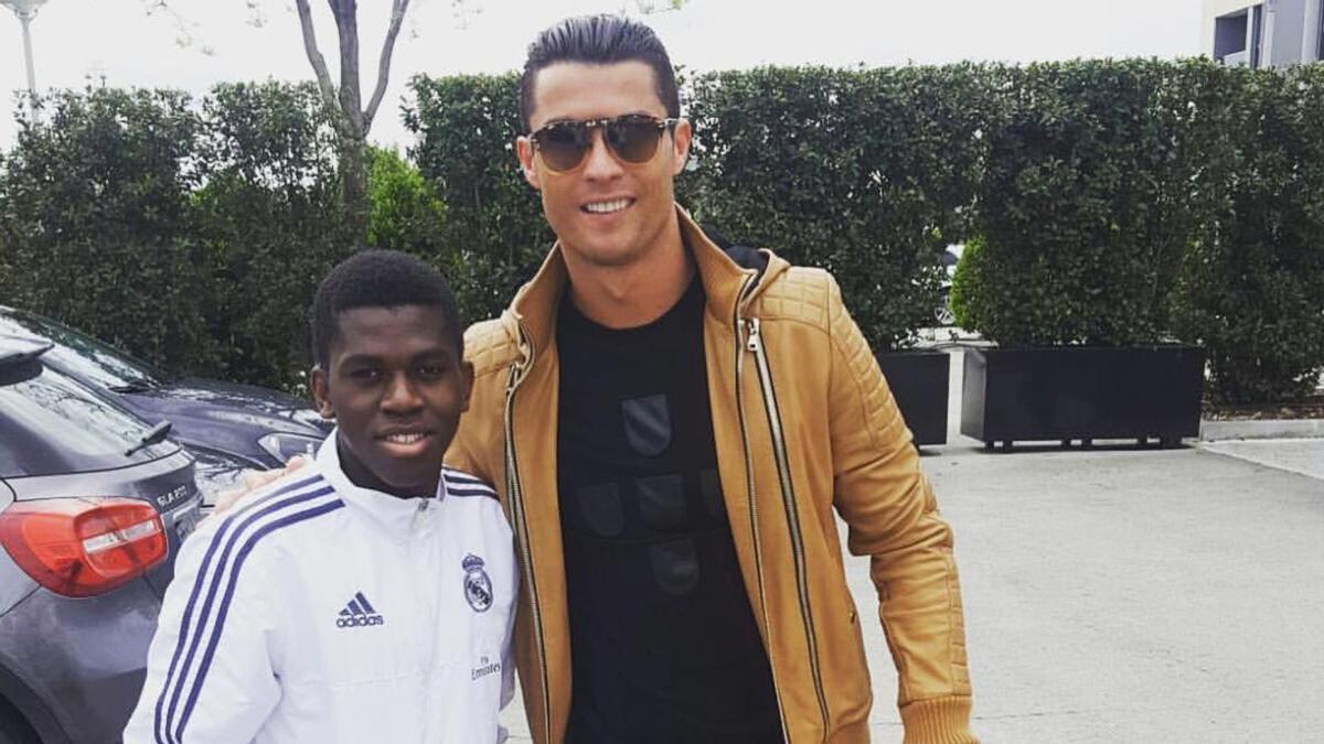 Pedro Paulo junto a Cristiano Ronaldo en una foto de archivo
