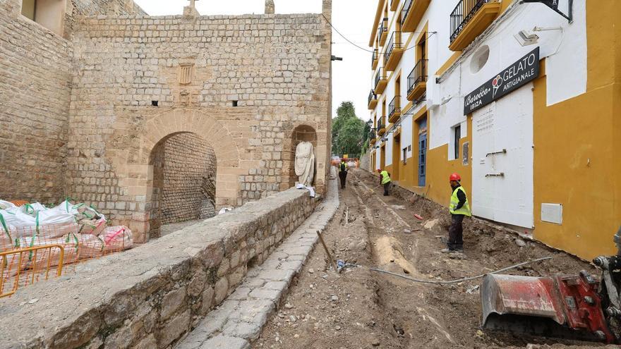 Pleno de Ibiza: El PSOE pide ayudas para los afectados por las obras en Dalt Vila y el PP le echa en cara "el abandono en el que dejaron la ciudad"