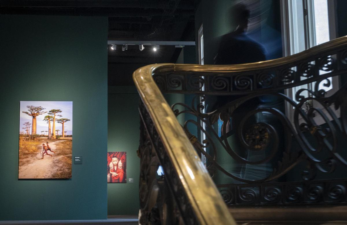 Exposición del fotógrafo Steve McCurry en el Palau Martorell de Barcelona